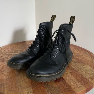 Dr. Marten’s LEATHER LACE UP BOOTS